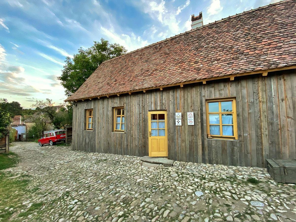Viscri 32 - White Barn And Blue House Hotel Exterior photo