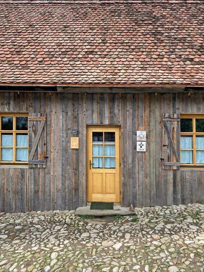 Viscri 32 - White Barn And Blue House Hotel Exterior photo